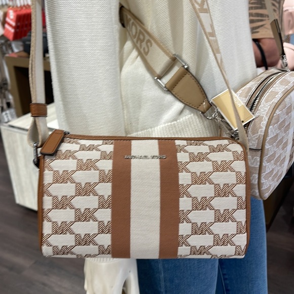 Michael Kors Men’s Women’s Cooper mini duffle xbody NWT 
Light Cream Multi 

NWT - Picture 16 of 16